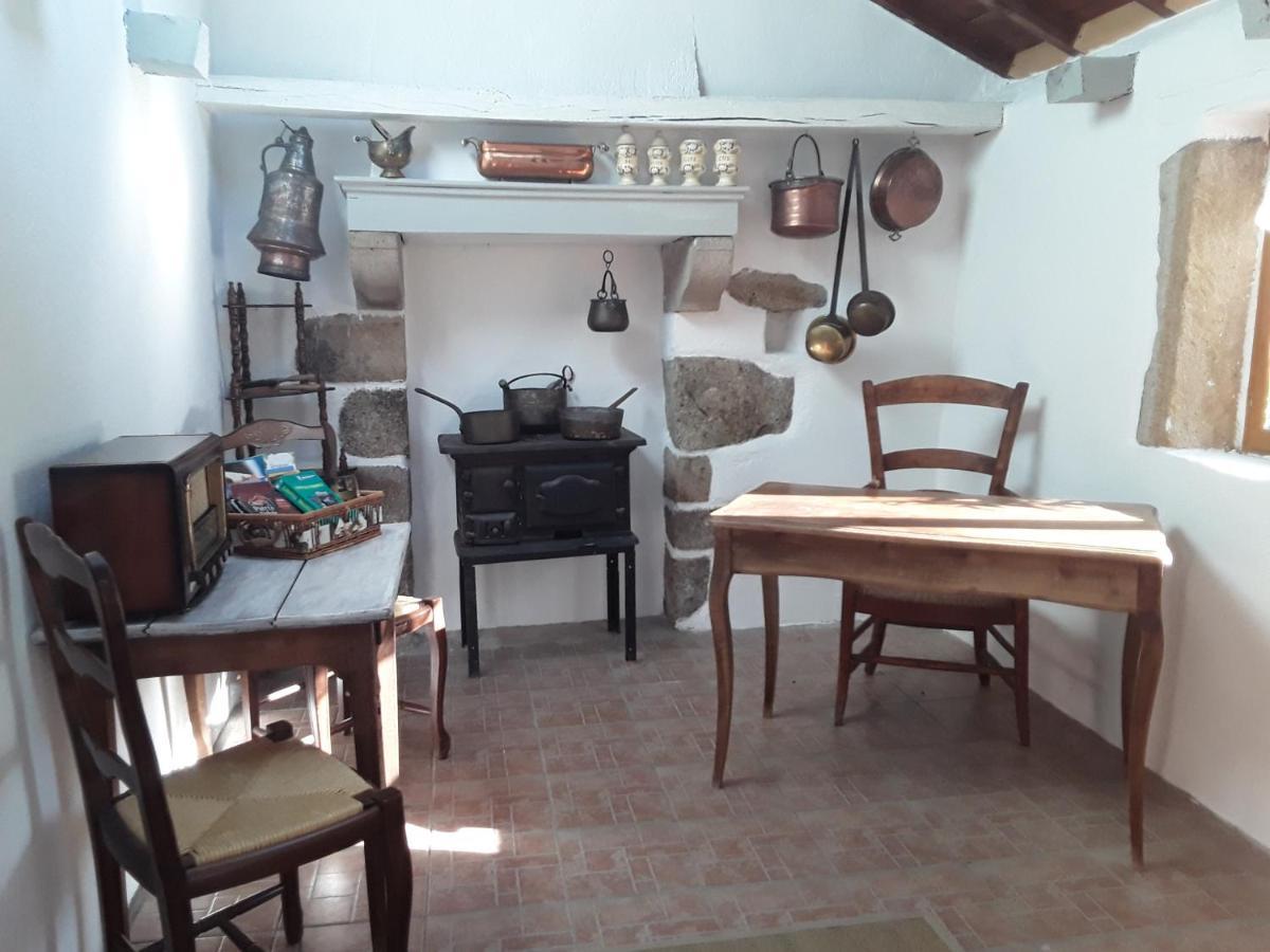 Bed and Breakfast La Belle Ame Saint-Priest-des-Champs Exterior foto