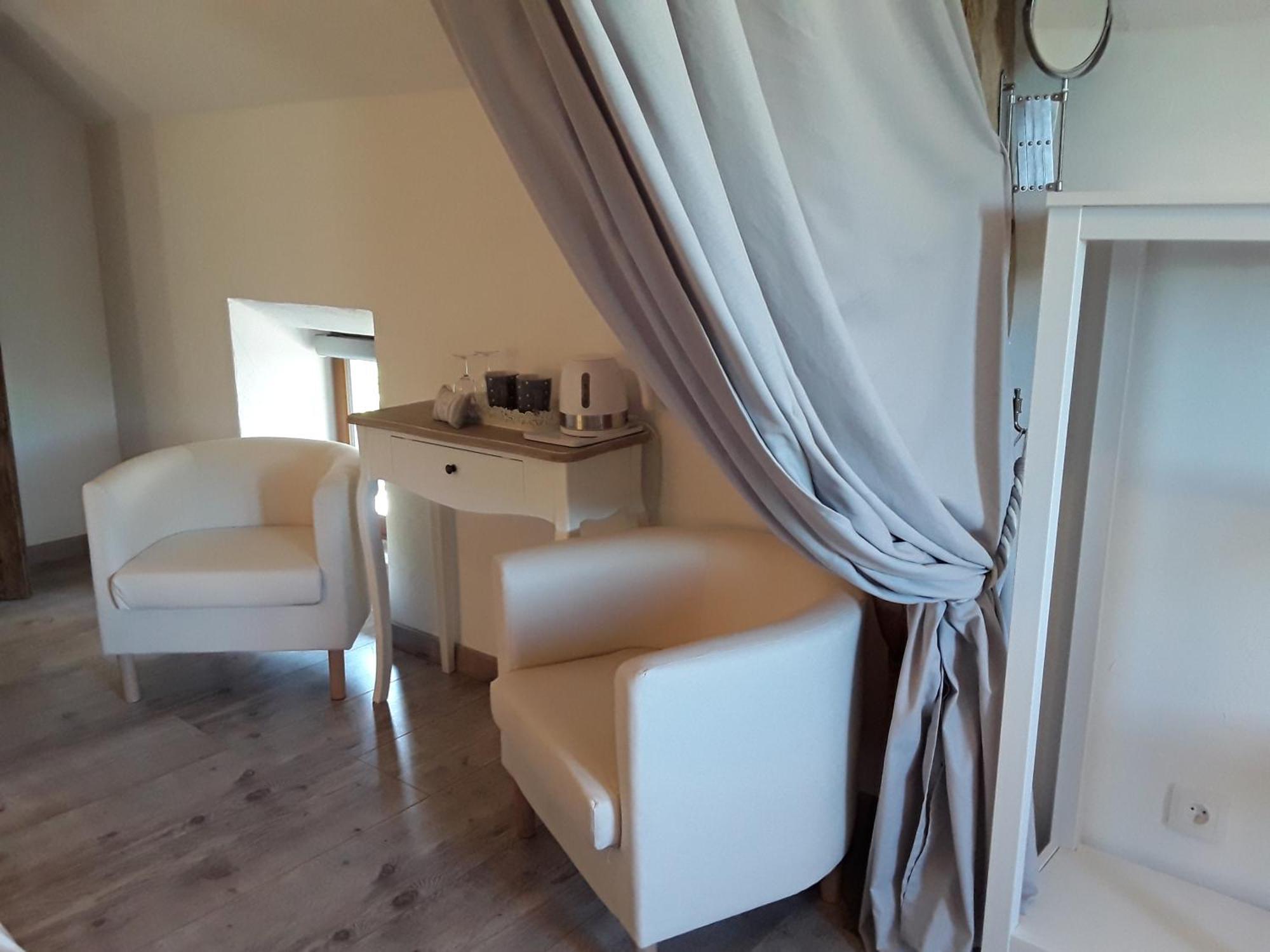 Bed and Breakfast La Belle Ame Saint-Priest-des-Champs Habitación foto