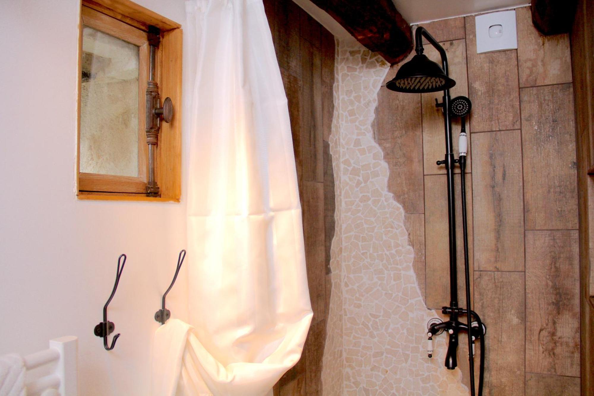 Bed and Breakfast La Belle Ame Saint-Priest-des-Champs Habitación foto