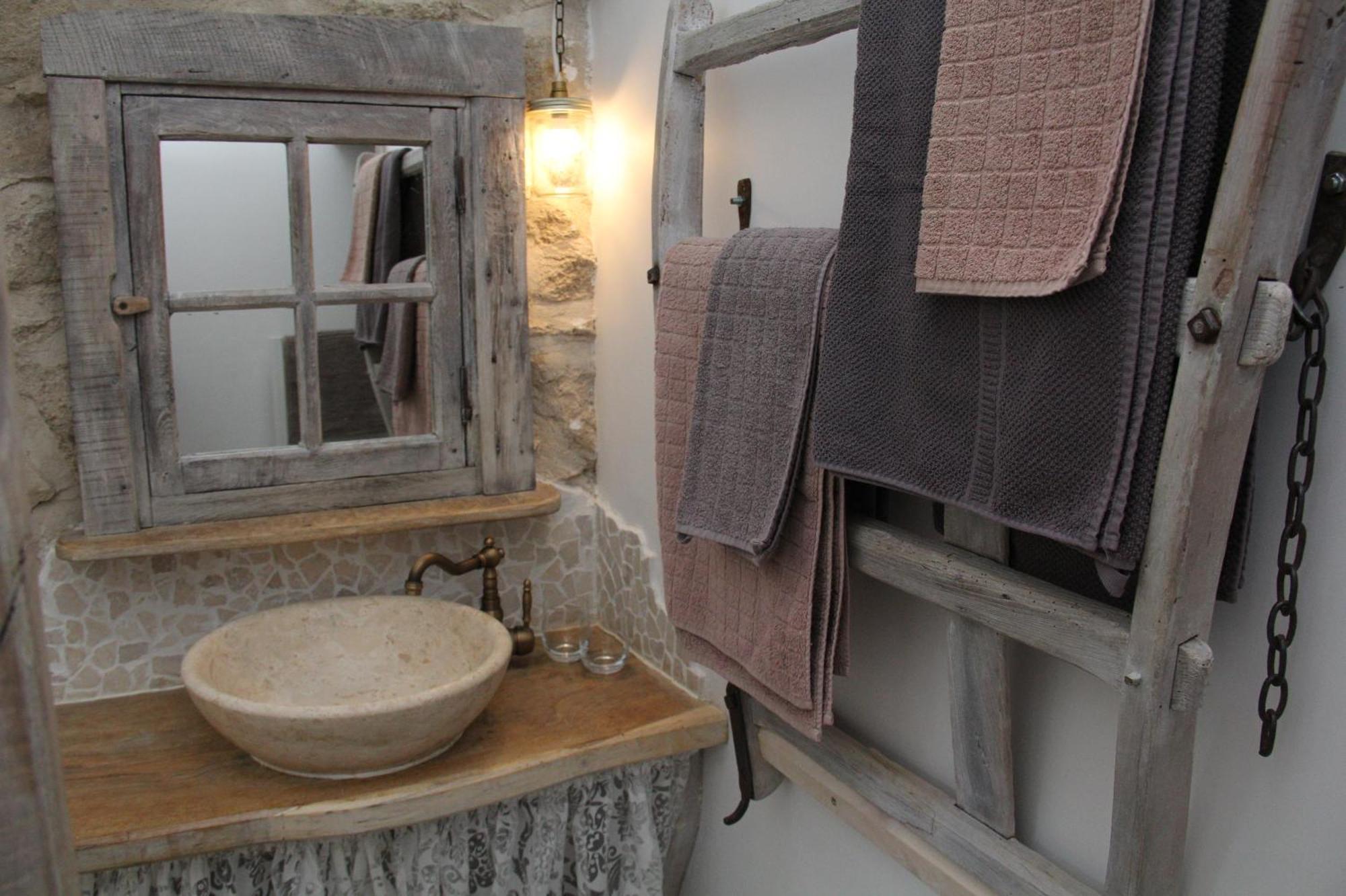 Bed and Breakfast La Belle Ame Saint-Priest-des-Champs Habitación foto