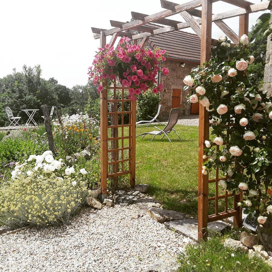 Bed and Breakfast La Belle Ame Saint-Priest-des-Champs Exterior foto